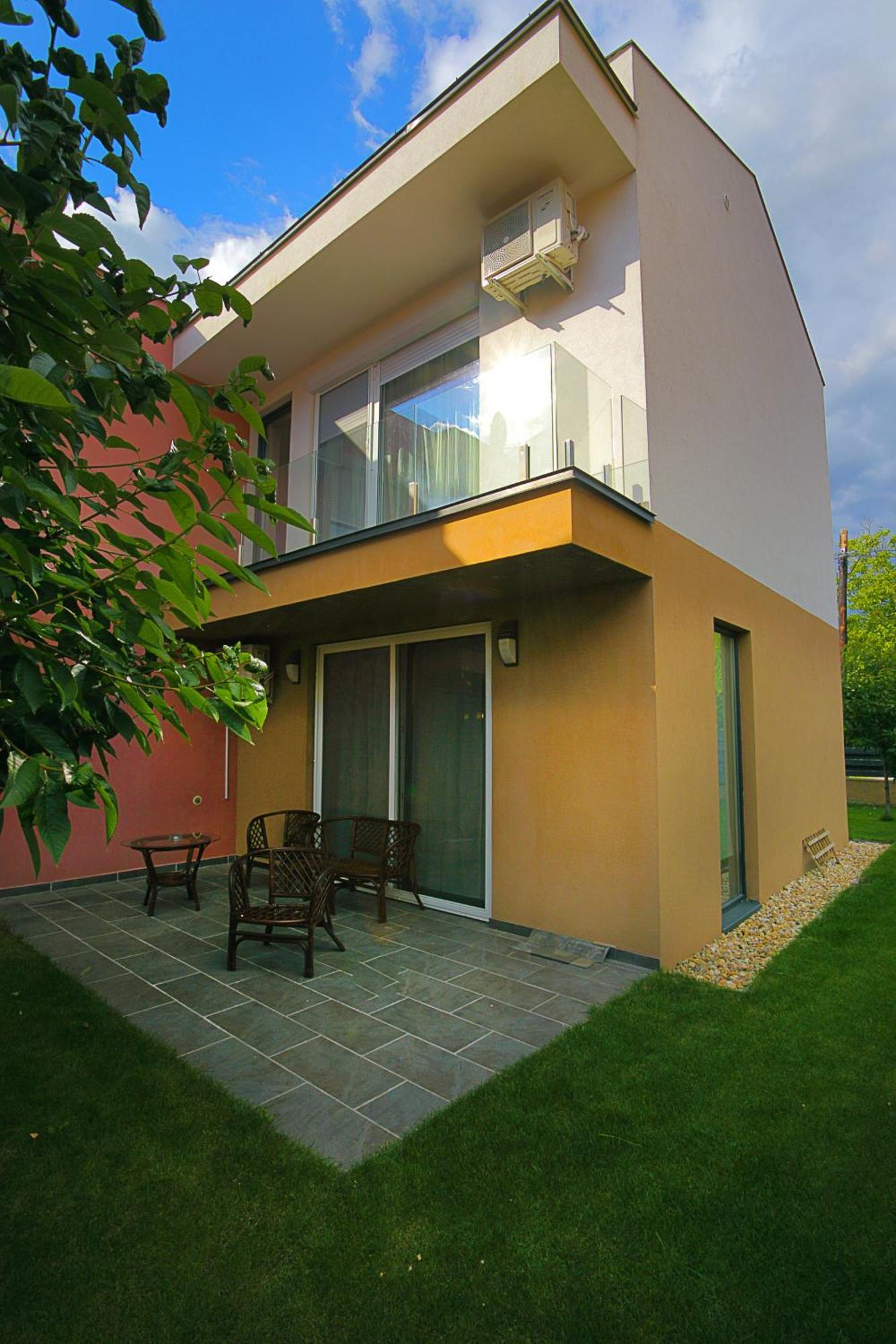 Townhouse On Budapest Border บูดาโอร์ช ภายนอก รูปภาพ